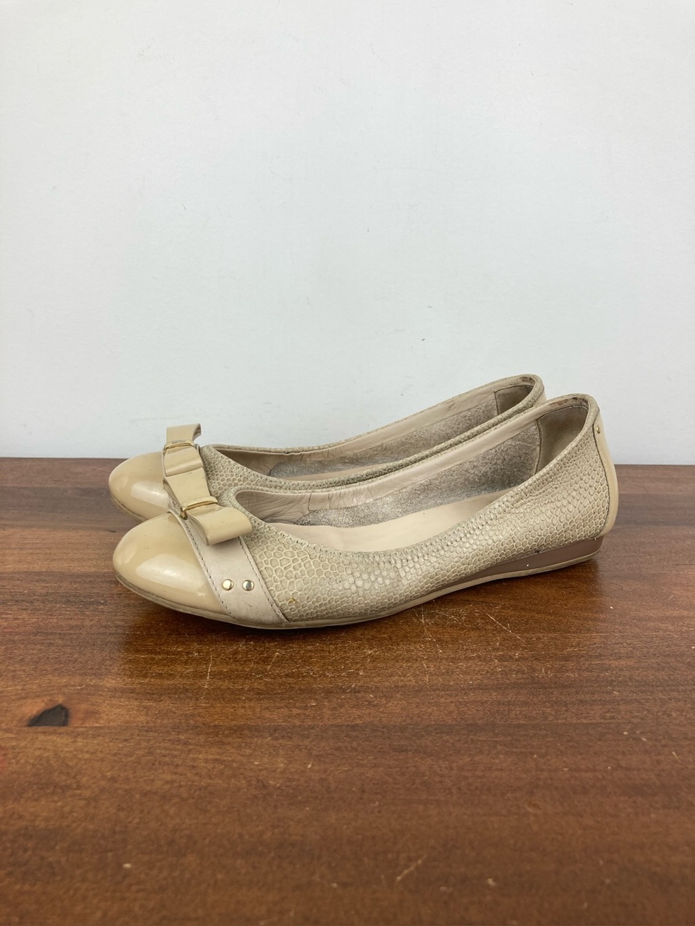 Cole Haan Air Monica Ballet Flats Tan/Beige Cap Toe Bow Women’s Size 6.5B.